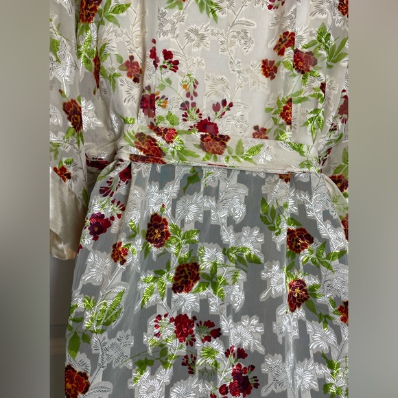 Silky Floral Dressing Robe - Picture 8 of 11
